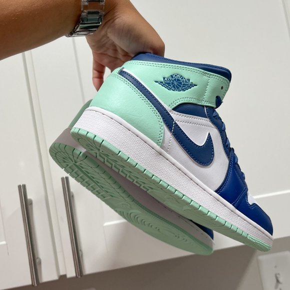 Nike Jordan 1 Navy Blue - Picture 12 of 16